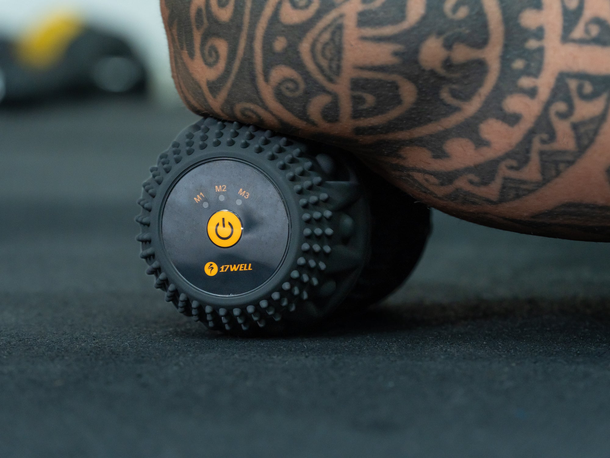 17Well RECOVERO ROLL used for leg muscle recovery